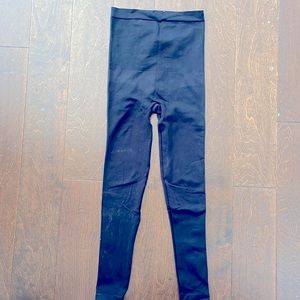 Spanx Look At Me Now Seamless Legging- size small